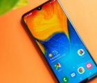 三星Galaxy A20是該款Galaxy A21的預(yù)算智能手機(jī)