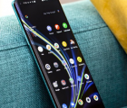 OnePlus9Pro智能手機的背面是玻璃制成的這可能是支持無線充電的好消息