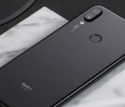 小米CEO展示自己的下一個Redmi旗艦
