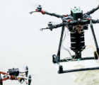 3D打印無人機像蜜蜂一樣在飛行時建造和修復(fù)結(jié)構(gòu)