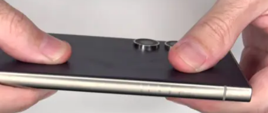 GalaxyS24Ultra劃痕測試來了顯示屏和邊框均經(jīng)過測試