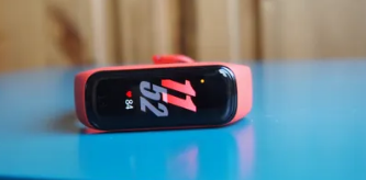 新的三星GalaxyFit3泄露揭示了更大的屏幕和顏色選擇
