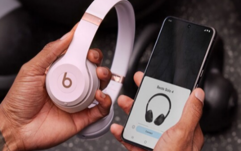 Apple推出配備USB-C 無(wú)損音頻和3D音效的BeatsSolo4
